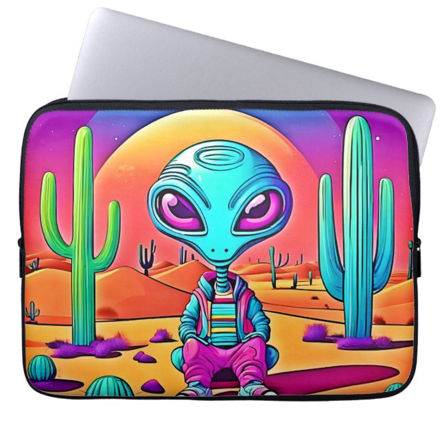 Capa Para Notebook Arte Alienígena Descontraída no Deserto (Frente)
