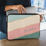 Capa Para Notebook Arte de Faixa de Marfim Verde com Blush de Coral P<br><div class="desc">Mantenha seu novo dispositivo eletrônico protegido contra algemas e arranhões com esta na moda de proteção contra coral giratória contemporânea, menta clara e escura, e bolsa de laptop de neopreno resistente à água listrada com marfim com zíper. Com espaço para personalizar com o nome, monograma ou iniciais da sua escolha....</div>