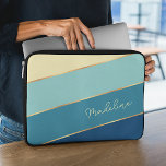 Capa Para Notebook Arte Revestida Amarelo Amarelo-Azul Escuro Persona<br><div class="desc">Mantenha seu novo dispositivo eletrônico protegido contra algemas e arranhões com esta bolsa de laptop protetora de neoprene contemporânea, típica azul, tartaruga, verde-menta e na moda de neoprene listrada, cor verde-menta e amarelo-pastel, resistente à água com zíper. Com espaço para personalizar com o nome, monograma ou iniciais da sua escolha....</div>