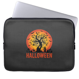 Capa Para Notebook Árvore Assombrada de Halloween Bruxa e Gatos Preto