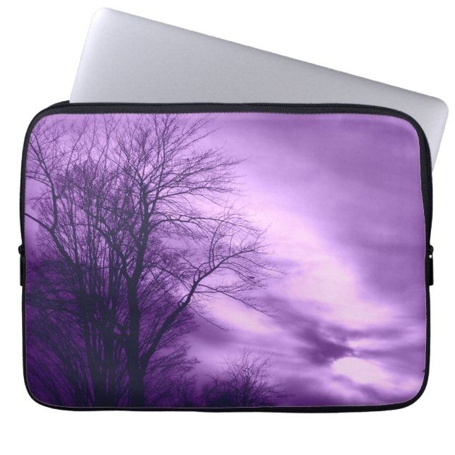 Capa Para Notebook Árvore de inverno e céu em roxo (Frente)