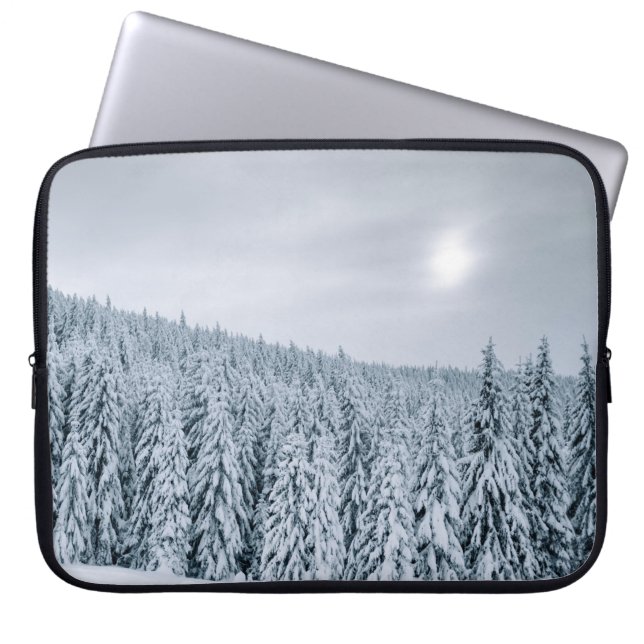CAPA PARA NOTEBOOK ÁRVORES COBERTAS DE NEVE DURANTE O DIA (Frente)