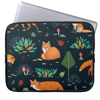 Capa Para Notebook Árvores de raposas deixam o fundo escuro