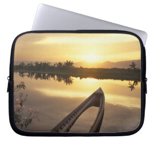 Capa Para Notebook Ásia, Birmânia (Mianmar) Barco de pesca afundado