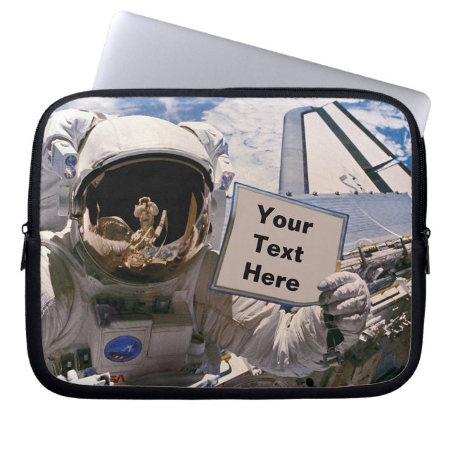 Capa Para Notebook Astronauta da NASA segurando placa - Adicionar tex (Frente)