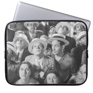 Capa Para Notebook ATENÇÃO INDIVIDIDAatento, multidão, vintage, retr