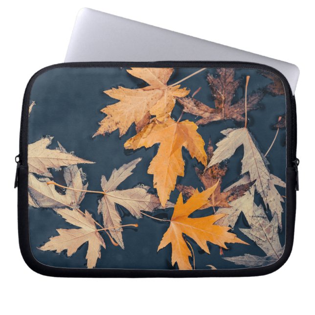Capa Para Notebook Autumn Leaves na Água (Frente)