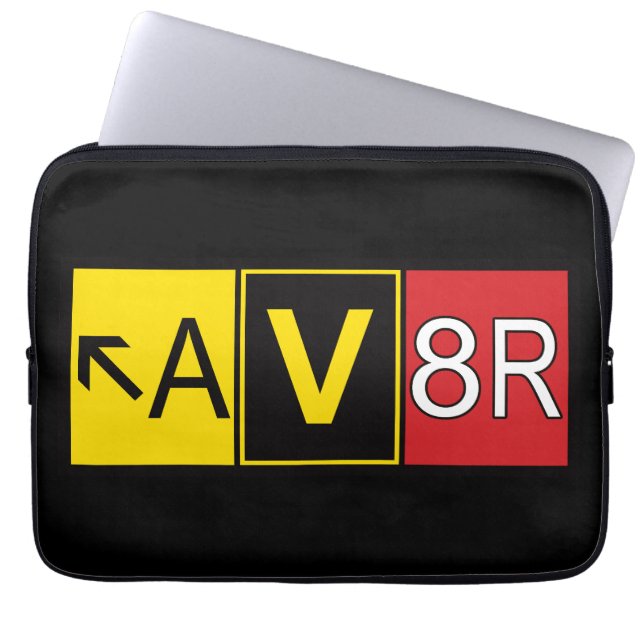 Capa Para Notebook Aviador - AV8R - (Frente)