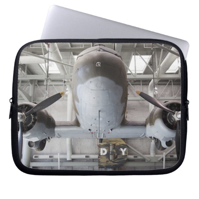 Capa Para Notebook avião de transporte C-47 Dakota da Segunda Guerra  (Frente)