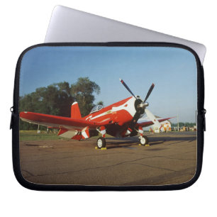 Capa Para Notebook avião F2G-1D Super Corsair em um show aéreo em