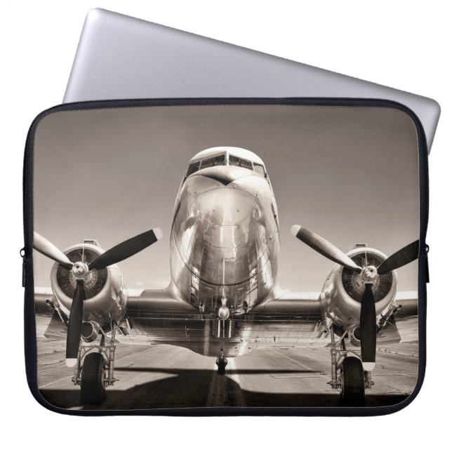 Capa Para Notebook avião vintage em pista (Frente)