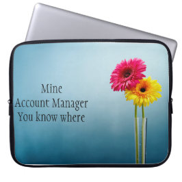 Capa Para Notebook Azul com duas flores em uma bolsa de laptop