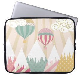 Capa Para Notebook Balão de ar quente rosa e cena de montanha