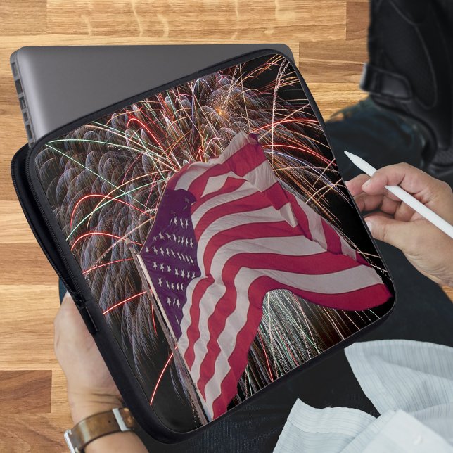 Capa Para Notebook Bandeira Americana e Fireworks (American Flag and Fireworks Laptop Sleeve)