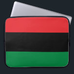 Capa Para Notebook Bandeira Pan-Africana<br><div class="desc">Esta design apresenta a bandeira pan-africana (também conhecida como bandeira da Libertação Negra, bandeira da UNIA ou bandeira afro-americana), que é uma bandeira triangular composta por três bandas horizontais de vermelho, preto e verde. A Universal Negro Improving Association e a Liga das Comunidades Africanas (UNIA-ACL) a adotaram formalmente em 13...</div>