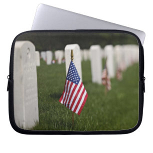 Capa Para Notebook Bandeiras americanas nos túmulos de veteranos amer