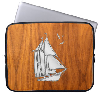 Capa Para Notebook Barco de Vela Prateado em Decoração de Folheado de