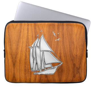 Capa Para Notebook Barco de Vela Prateado em Decoração de Folheado de