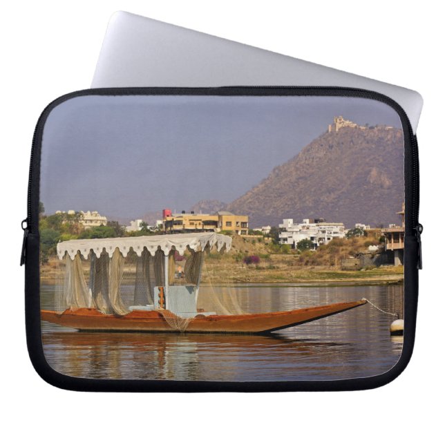 Capa Para Notebook Barco pequeno, Lago Pichola, Udaipur, Índia. (Frente)