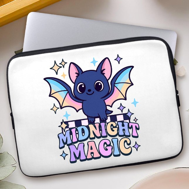 Capa Para Notebook Bat e Checkerboard do Cute do Halloween do Pastelc (The midnight magic kawaii bat design shines with retro pastel charm.)