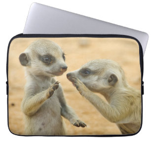 Capa Para Notebook Bebês Mais Pobres   Dois Jovens Meerkats