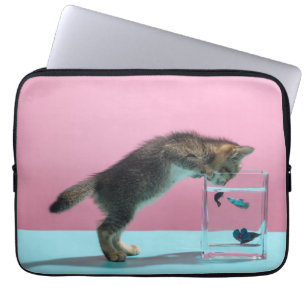 Capa Para Notebook Bebês Mais Pobres Kitten Olhando para Fish Bowl