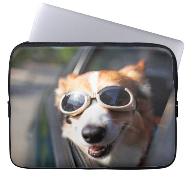 Capa Para Notebook Bebês Mais Pobres | Óculos de Corgi no carro (Frente)