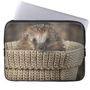 Capa Para Notebook Bebês Mais Pobres Porco numa cesta
