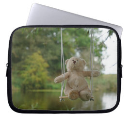 Capa Para Notebook Beertje op schommel aan boom