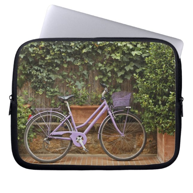 Capa Para Notebook Bicicleta estacionada, Pienza, Itália, Toscana (Frente)