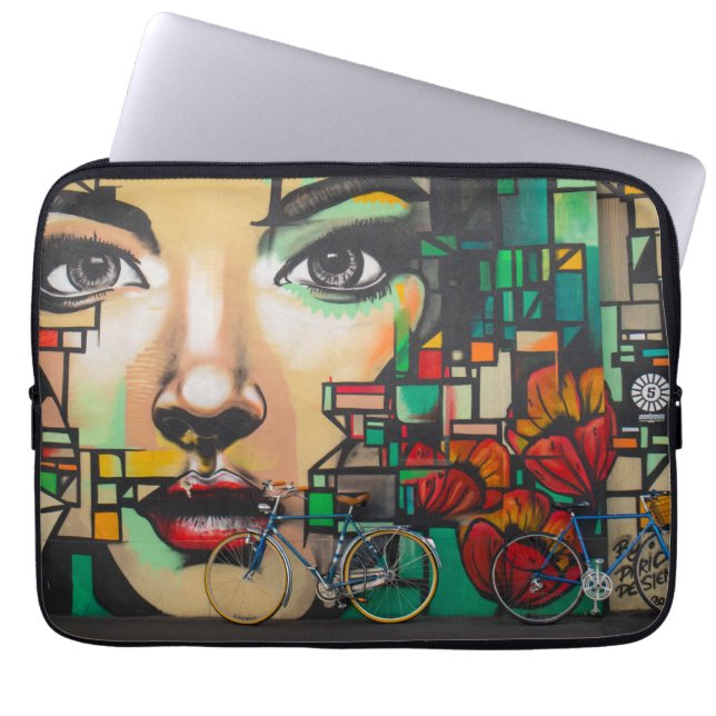 Capa Para Notebook Bicicletas na parede do Grafite (Frente)