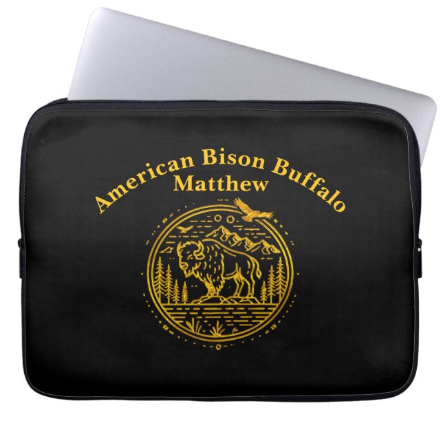 Capa Para Notebook Bison Stands majesticamente em uma paisagem natura (Frente)