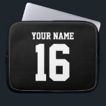 Capa Para Notebook Black Sporty Team Jersey<br><div class="desc">Black Team Jersey / Sports Jersey / Football Jersey Personalize isso com seu próprio nome ou nome de equipe e um número. Você pode alterar o tamanho, a cor e a colocação do texto se precisar fazer alterações, bem como adicionar texto próprio para criar seu próprio design de um tipo....</div>