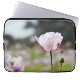 Capa Para Notebook Bloemen veld met close up bloeiende lila bloem.