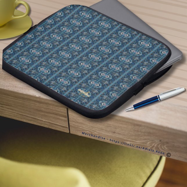 Capa Para Notebook Blue Strike Eletrônicos Bag da Poeta Adiela Akoo (Blue Stripe Electronics Bag designed by Poet Adiela Akoo. Browse my store for more great finds now!)