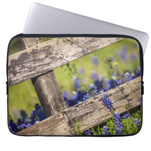 Capa Para Notebook Bluebonnets de Texas em torno de uma cerca do paí