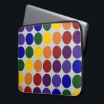 Capa Para Notebook Bolinhas arco-íris em Cinzas<br><div class="desc">Este item personalizado apresenta linhas de bolinhas coloridas arco-íris em um fundo de cinza. A cinza tem um sentimento quase metálico. As linhas offset formam diagonais de cada cor: violeta,  índigo,  azul,  verde,  amarelo,  laranja e vermelho. Imagem criada digitalmente. Copyright © 2011 Claire E. Skinner. Todos os direitos reservados.</div>