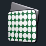 Capa Para Notebook Bolinhas brancas em verde<br><div class="desc">Linhas de bolinhas brancas em negrito em um plano de fundo verde formam um padrão gráfico clássico. Imagem criada digitalmente. Copyright © 2013 Claire E. Skinner. Todos os direitos reservados.</div>
