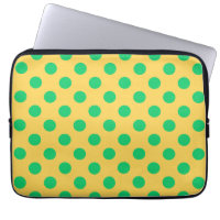 Bolinhas verdes em amarelo