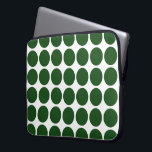 Capa Para Notebook Bolinhas verdes em branco<br><div class="desc">Prepare-se para o Natal com este padrão festivo de bolinhas verdes num fundo branco. O design digital foi criado do zero. Tecnicamente, o fundo não é branco, é transparente. Isso significa que você pode mudar isso. Basta clicar no botão "Personalizar!" e selecionar uma "Cor de fundo impressa" na barra lateral....</div>