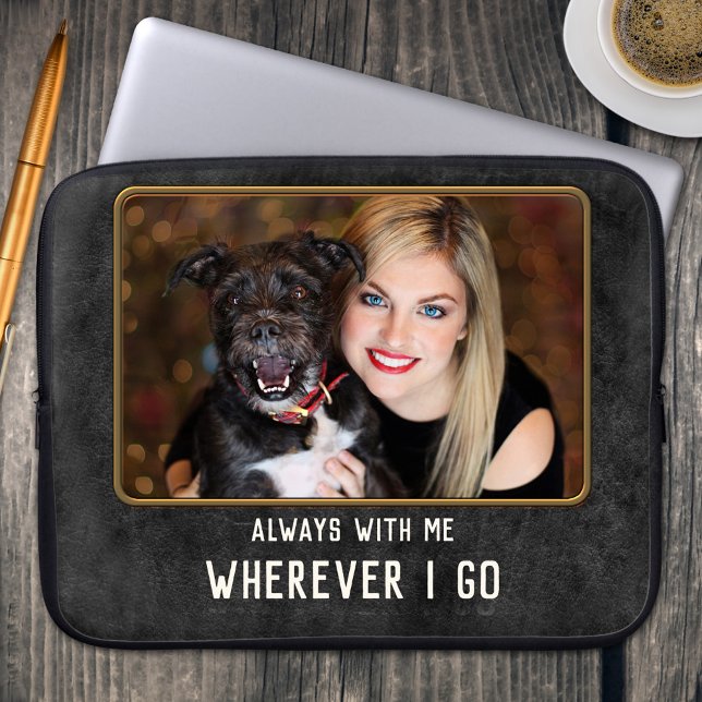 Capa Para Notebook Bolsa de laptop de couro da família Pet de fotos p (Laptop sleeve featuring a dark faux leather design with your own custom photo)