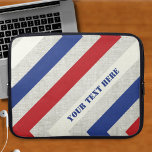 Capa Para Notebook Bolsa de laptop de faixa náutica<br><div class="desc">Esta bolsa de laptop em branco com padrão striped náutica está pronta para o seu texto pessoal. Criado em vermelho,  branco,  marinho e cinza com uma fonte de estilo estêncil para complementar a aparência. Escolha seu tamanho no menu suspenso.</div>