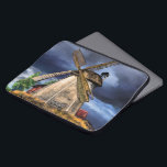 Capa Para Notebook Bolsa de laptop de Paisagem de Moinhos dos Países<br><div class="desc">Paisagem bonita do moinho de vento Holandês - Desenho Arte, Arte Holandesa, Maneira de Planejar - Escolher / Adicionar seu Texto / Nome Único - Fazer seu presente especial - Redimensionar e mover ou remover e adicionar elementos / imagem com ferramenta de personalização! - Desenho e Design por MIGNED. Você...</div>