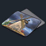 Capa Para Notebook Bolsa de laptop de Paisagem de Moinhos dos Países<br><div class="desc">Paisagem bonita do moinho de vento Holandês - Desenho Arte, Arte Holandesa, Maneira de Planejar - Escolher / Adicionar seu Texto / Nome Único - Fazer seu presente especial - Redimensionar e mover ou remover e adicionar elementos / imagem com ferramenta de personalização! - Desenho e Design por MIGNED. Você...</div>