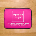 Capa Para Notebook Bolsa de laptop rosa da Marca comercial<br><div class="desc">Bolsa de laptop personalizável que você usa para criar reconhecimento de nome de marca. O conteúdo é o logotipo da sua empresa, nome da empresa ou da empresa, endereço e número de telefone. Design são textos brancos sobre fundo cor-de-rosa. Verifique a aparência após carregar o logotipo e digitar textos. Se...</div>
