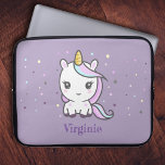 Capa Para Notebook Bolsa de laptop Roxo do Unicórnio<br><div class="desc">Uma Bolsa de laptop roxa com um unicórnio fofo em cor pastel e um nome próprio personalizável para proteger seu computador quando você vai para a escola ou trabalha!</div>