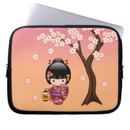 Capa Para Notebook Boneca Sakura Kokeshi - Garota Geisha em Pêssego