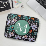 Capa Para Notebook Bonito Modern Girly Floral Monograma Nome Moderno<br><div class="desc">Bonito padrão floral moderno com um nome monograma e inicial.</div>