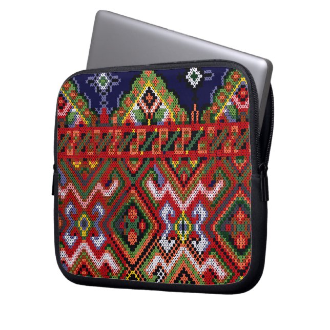Capa Para Notebook Bordado Ucraniano de Cruzeta com Zíper de Neoprene (Frente Esquerda)