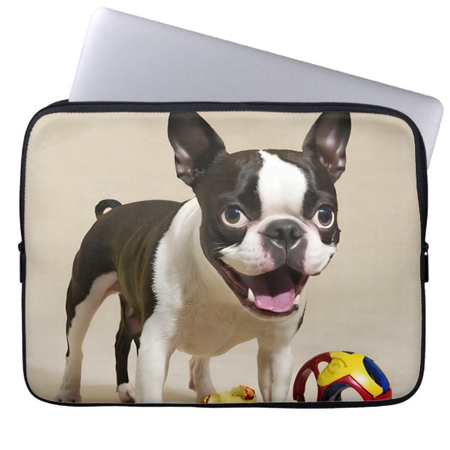 Capa Para Notebook Boston Terrier Dog Brincando com Brinquedos (Frente)